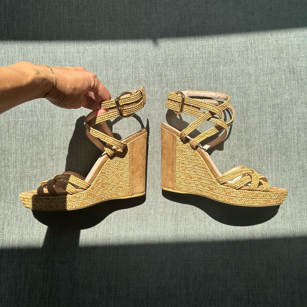 Brand new never worn Stuart Weitzman edges with suede details